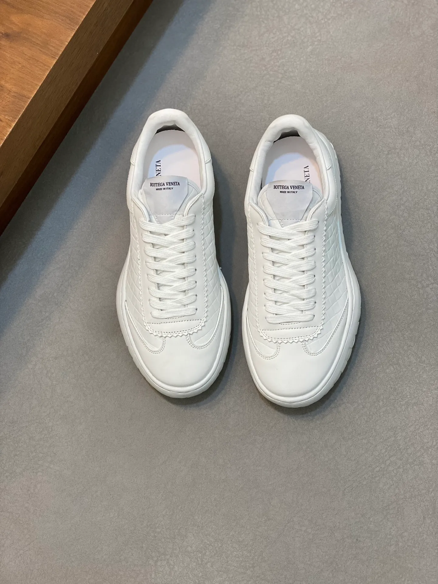 p440💰Men's Shoes BV/Bottega Veneta🆕The new men's moral training sneakers, made of Sneaker technology nylon and suede, inspired by retro basketball shoes, a new interpretation of classic sneakers, a lightweight, comfortable and breathable summer must-have item, the soles are made of classic woven texture, super recognizable, nylon suede stitching, full of texture!  Size: 38-45